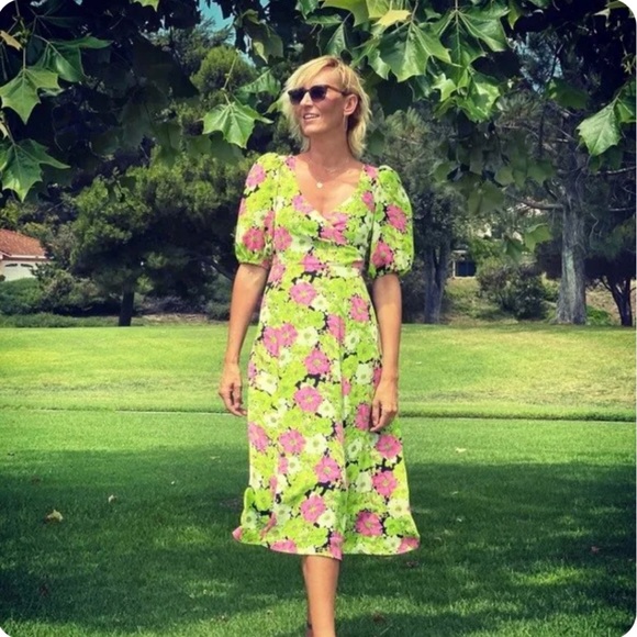 Wayf Dresses & Skirts - WAYF SURPLICE NECK GREEN MULTI-COLOR FLORAL PRINT MIDI DRESS SIZE XS